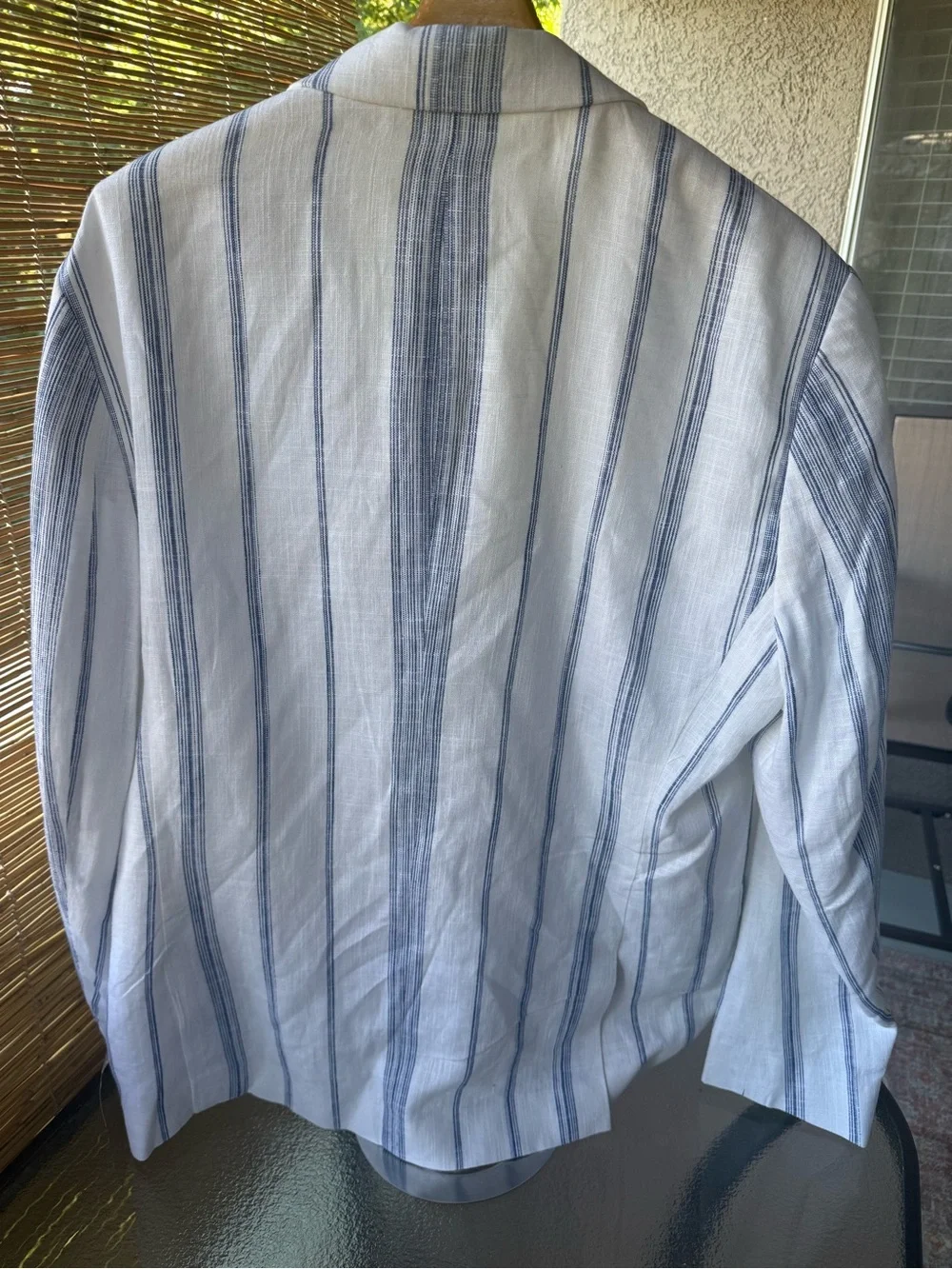 Paisley & Gray linen blend White Blazer with Blue Pinstripes - Picture 5 of 14